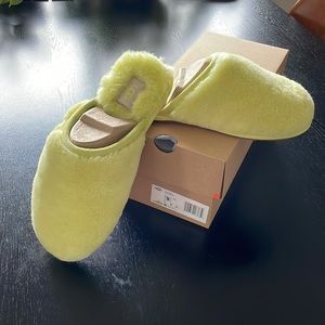 BNIB UGG Fluffette Slippers